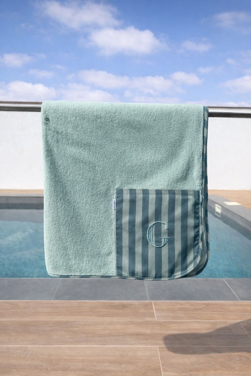Toalla de Playa Rayas Mint y Verde agua con Bolsillo – Personalizada